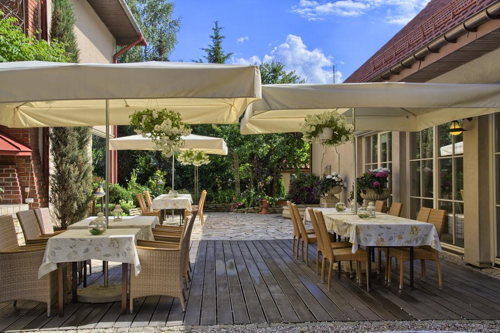 Villa Estera - Hotel & Restauracja Michałowice Kültér fotó