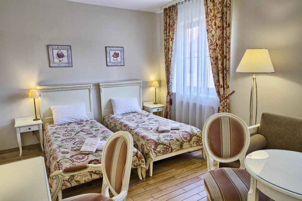 Villa Estera - Hotel & Restauracja Michałowice Kültér fotó