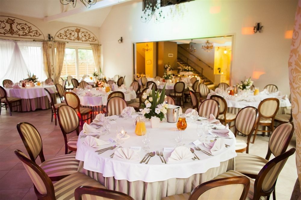 Villa Estera - Hotel & Restauracja Michałowice Kültér fotó