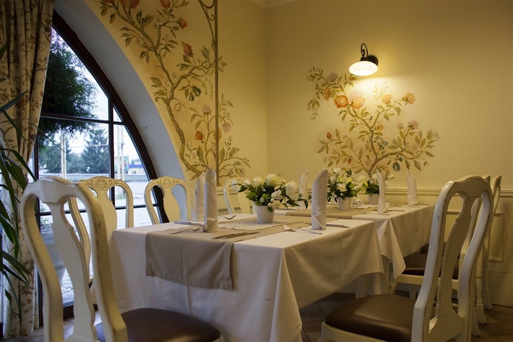 Villa Estera - Hotel & Restauracja Michałowice Kültér fotó
