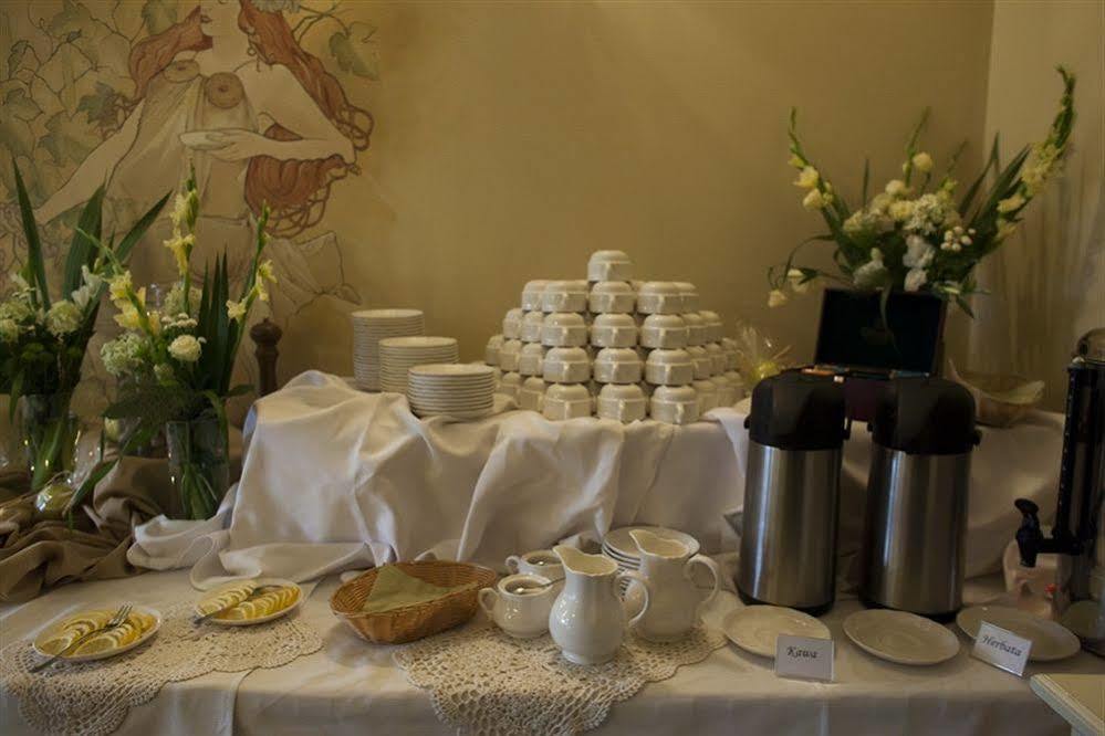 Villa Estera - Hotel & Restauracja Michałowice Kültér fotó