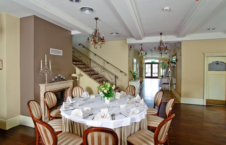 Villa Estera - Hotel & Restauracja Michałowice Kültér fotó